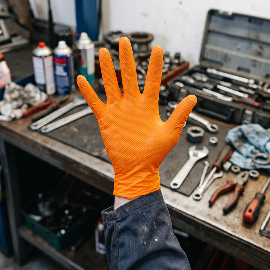 Guantes de nitrilo naranja diamantados con textura antideslizante